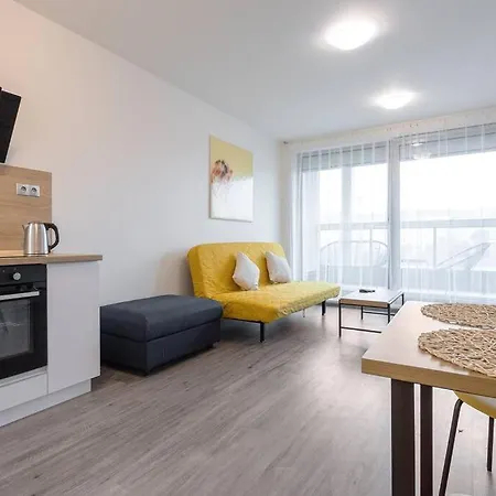 Yellow Apartment With Parking Prague Exterior photo