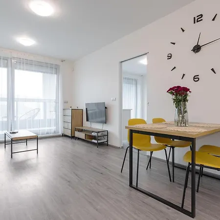 Yellow Apartment With Parking Prague Exterior photo