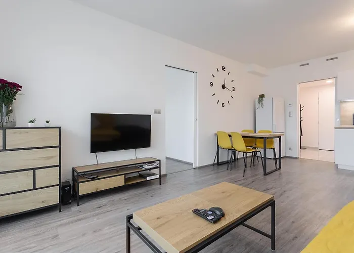 Yellow Apartment With Parking