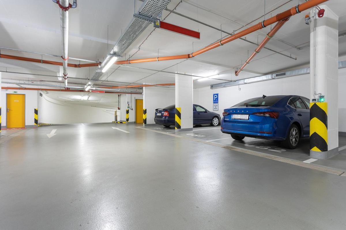 Апартаменты Yellow With Parking